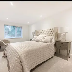 2 Bedroomed By Sefton Park And Spire Hospital Apartment