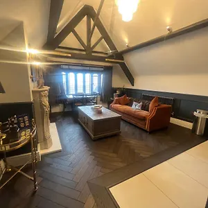 Eastgate Rows Apartment